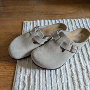 Birkenstock Boston Soft Footbed in Taupe Suede
